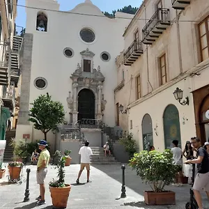 ruggero-98.sicilyhotelsitaly.net/